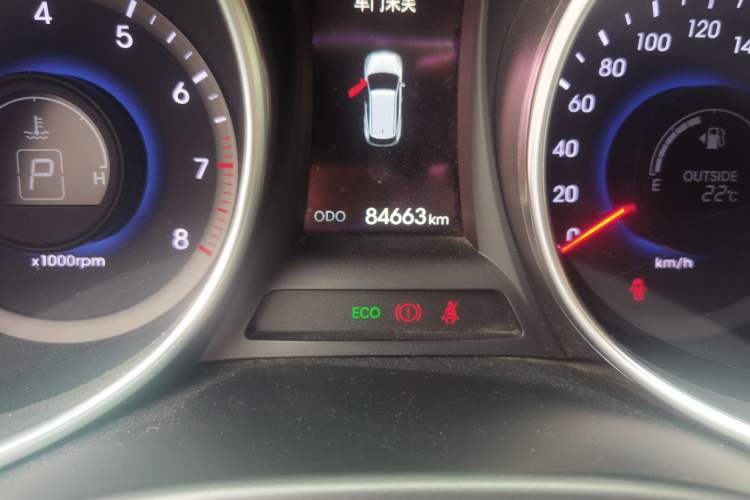Used Hyundai Santa Fe 2015 2.0T Automatic 4x4 Smart 7-Seater Odometer Close Up