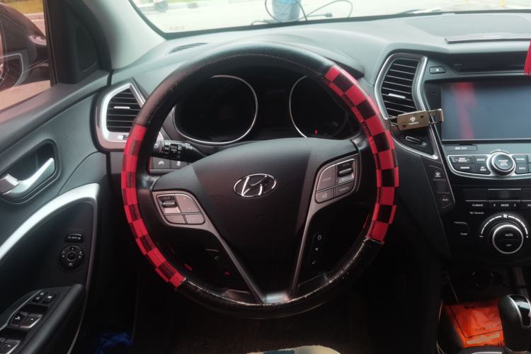 Used Hyundai Santa Fe 2015 2.0T Automatic 4x4 Smart 7-Seater Steering Wheel
