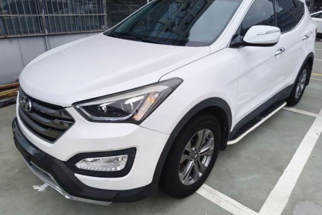 Used Hyundai Santa Fe 2015 2.4L Automatic Two-Wheel Drive Smart Version 5 Seats