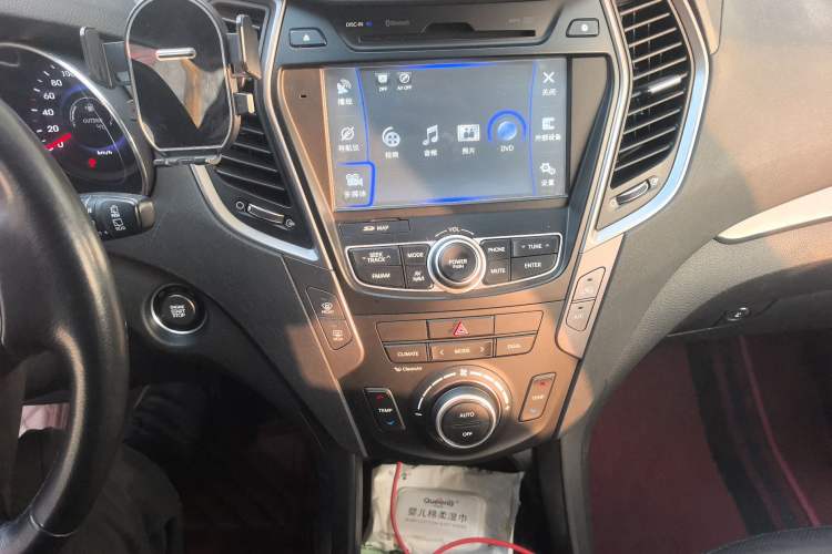 Used Hyundai Santa Fe 2015 2.4L Automatic All-Wheel Drive Smart Version 5 Seats Audio And AC Panel