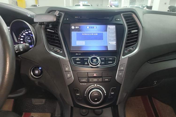 Used Hyundai Santa Fe 2015 2.0T Automatic All-Wheel Drive Smart Version 5 Seats Audio And AC Panel