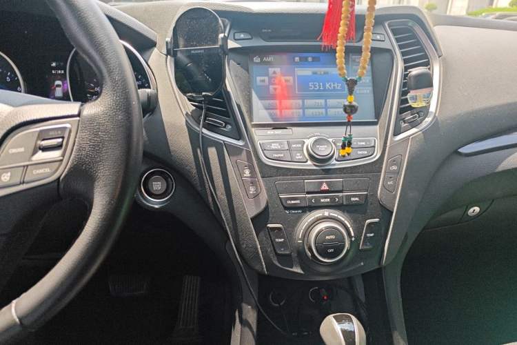Used Hyundai Santa Fe 2015 2.4L Automatic Two-Wheel Drive Smart Version 5 Seats Audio And AC Panel