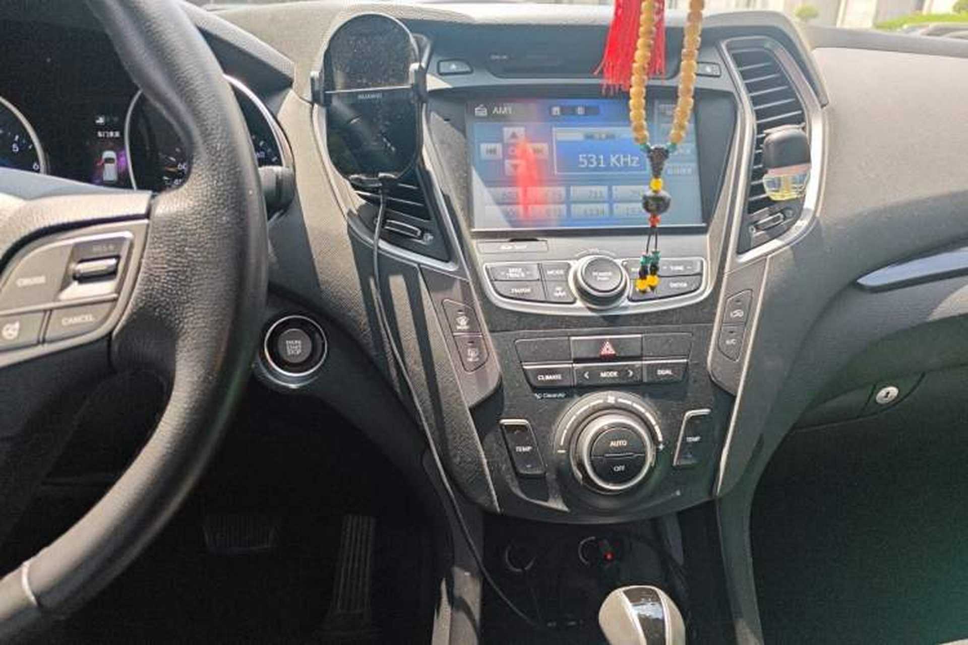 Used Hyundai Santa Fe 2015 2.4L Automatic Two-Wheel Drive Smart Version 5 Seats Audio And AC Panel