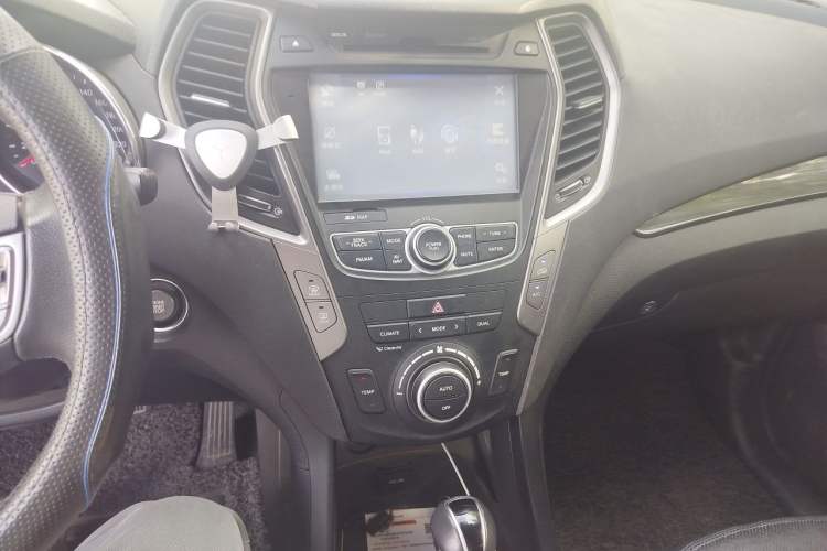 Used Hyundai Santa Fe 2015 2.4L Automatic Two-Wheel Drive Smart Version 5 Seats Audio And AC Panel