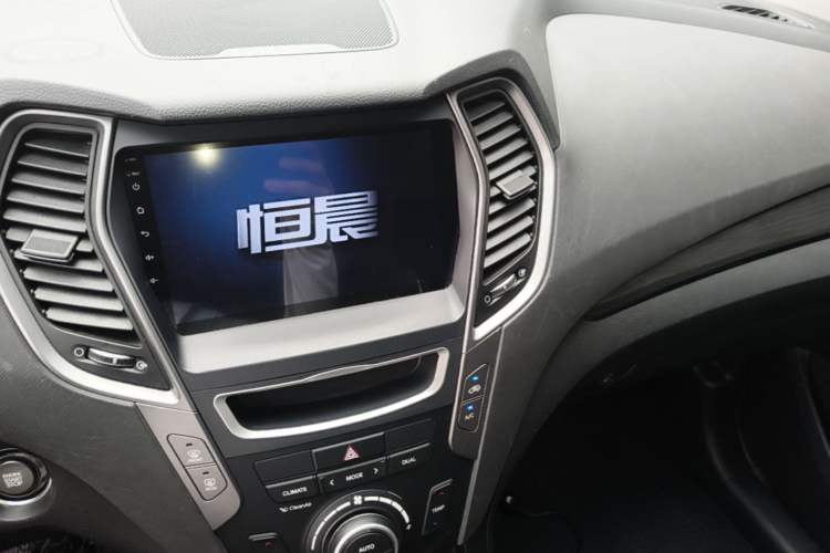 Used Hyundai Santa Fe 2015 2.4L Automatic Two-Wheel Drive Smart Version 5 Seats Audio And AC Panel