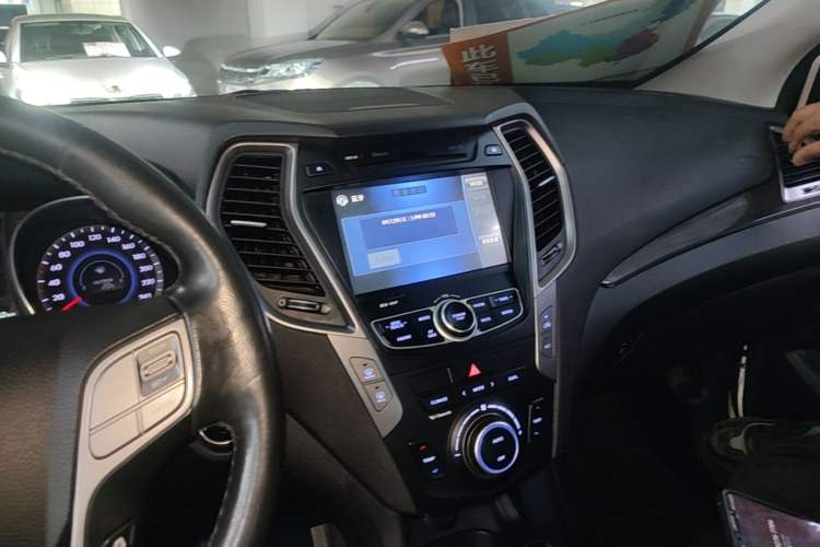 Used Hyundai Santa Fe 2015 2.4L Automatic All-Wheel Drive Smart Version 5 Seats Audio And AC Panel