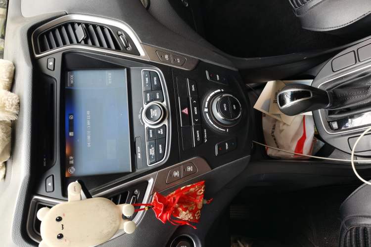 Used Hyundai Santa Fe 2015 2.0T Automatic Two-Wheel Drive Smart Version 5 Seats Audio And AC Panel