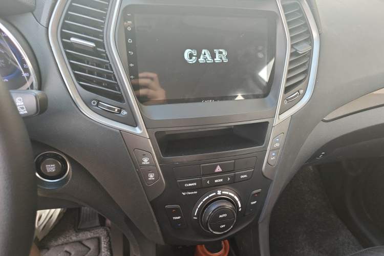 Used Hyundai Santa Fe 2015 2.0T Automatic Two-Wheel Drive Smart Version 5 Seats Audio And AC Panel