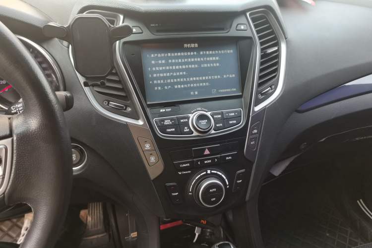 Used Hyundai Santa Fe 2015 2.4L Automatic All-Wheel Drive Smart Version 5 Seats Audio And AC Panel