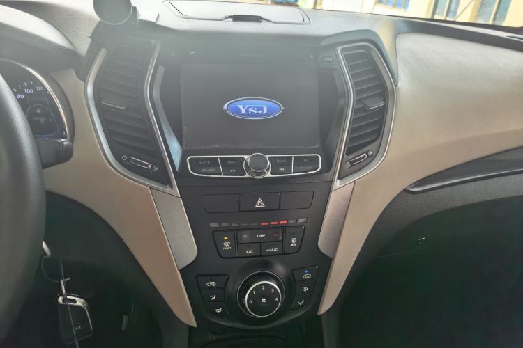 Used Hyundai Santa Fe 2015 2.4L Automatic Two-Wheel Drive Comfort Edition 5 Seats Audio And AC Panel