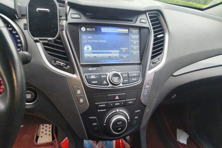 Used Hyundai Santa Fe 2015 2.4L Automatic All-Wheel Drive Smart Version 5 Seats Audio And AC Panel
