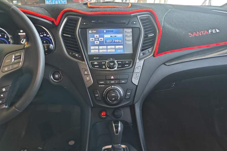 Used Hyundai Santa Fe 2015 2.4L Automatic All-Wheel Drive Smart Version 5 Seats Audio And AC Panel