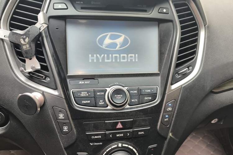 Used Hyundai Santa Fe 2015 2.4L Automatic Two-Wheel Drive Smart Version 5 Seats Audio And AC Panel