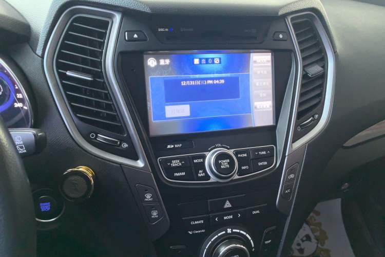 Used Hyundai Santa Fe 2015 2.0T Automatic All-Wheel Drive Smart Version 5 Seats Audio And AC Panel