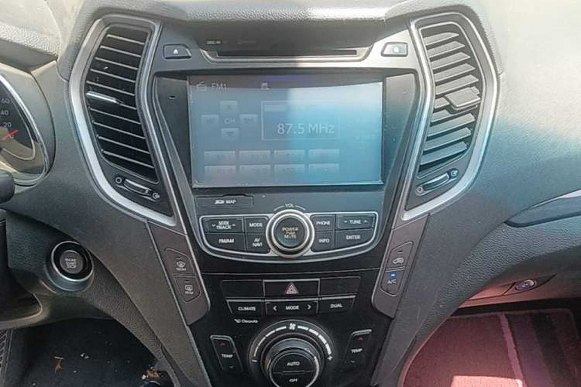 Used Hyundai Santa Fe 2015 2.0T Automatic Two-Wheel Drive Smart Version 5 Seats Audio And AC Panel