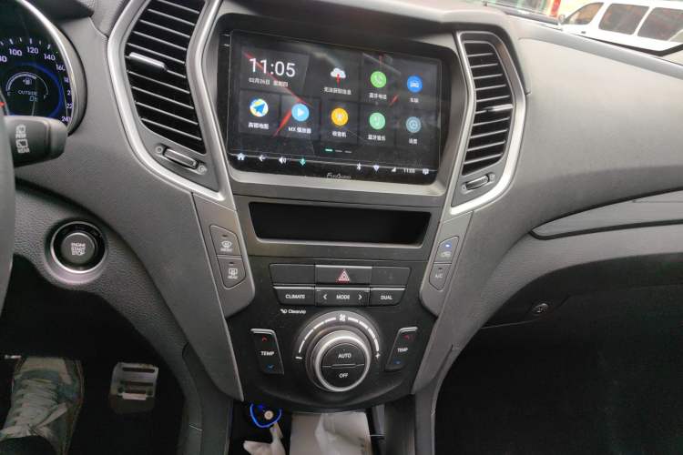Used Hyundai Santa Fe 2015 2.0T Automatic All-Wheel Drive Smart Version 5 Seats Audio And AC Panel
