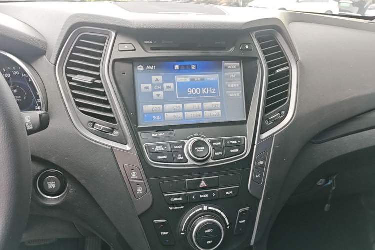 Used Hyundai Santa Fe 2015 2.4L Automatic All-Wheel Drive Smart Version 5 Seats Audio And AC Panel