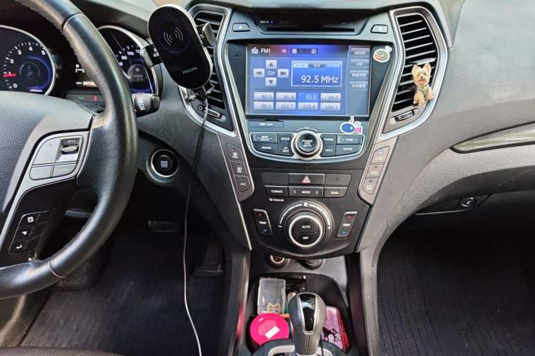 Used Hyundai Santa Fe 2015 2.0T Automatic 4x4 Smart 7-Seater Audio And AC Panel
