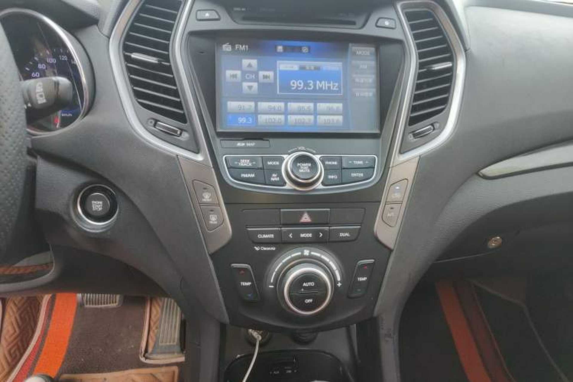 Used Hyundai Santa Fe 2015 2.0T Automatic Two-Wheel Drive Smart Version 5 Seats Audio And AC Panel