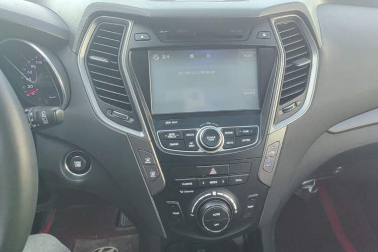 Used Hyundai Santa Fe 2015 2.4L Automatic All-Wheel Drive Smart Version 5 Seats Audio And AC Panel
