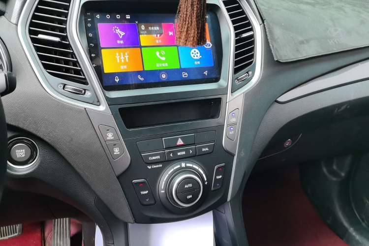Used Hyundai Santa Fe 2015 2.4L Automatic Two-Wheel Drive Smart Version 5 Seats Audio And AC Panel