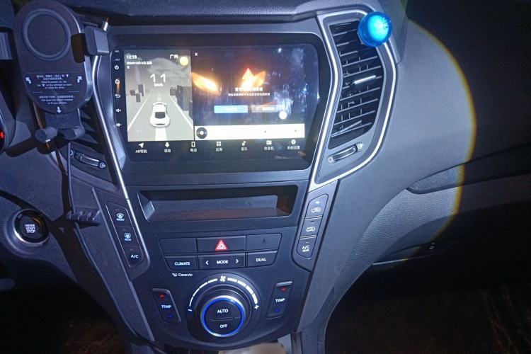 Used Hyundai Santa Fe 2015 2.0T Automatic 4x4 Smart 7-Seater Audio And AC Panel