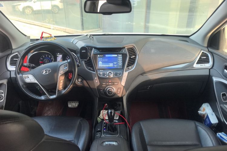 Used Hyundai Santa Fe 2015 2.4L Automatic All-Wheel Drive Smart Version 5 Seats Center Console