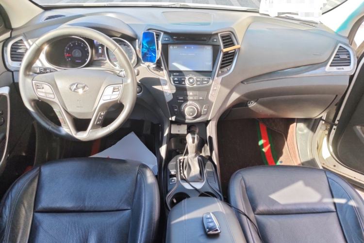 Used Hyundai Santa Fe 2015 2.0T Automatic Two-Wheel Drive Smart Version 5 Seats Center Console