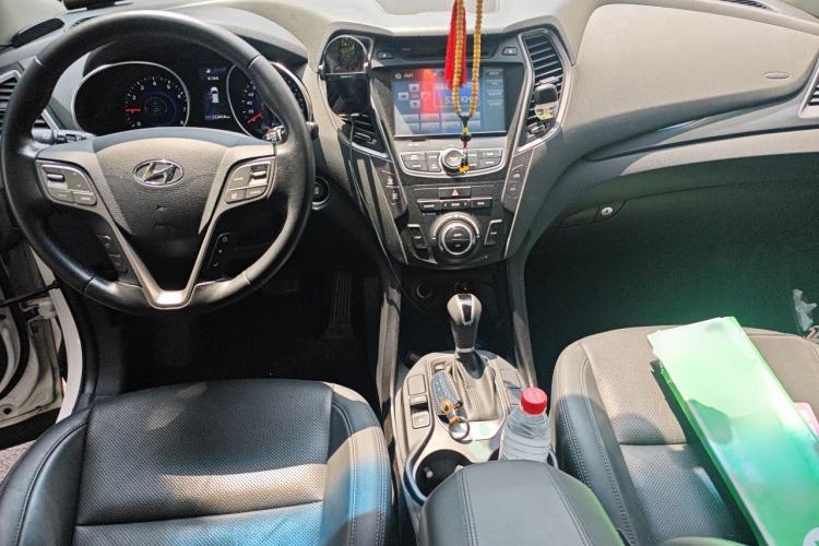 Used Hyundai Santa Fe 2015 2.4L Automatic Two-Wheel Drive Smart Version 5 Seats Center Console