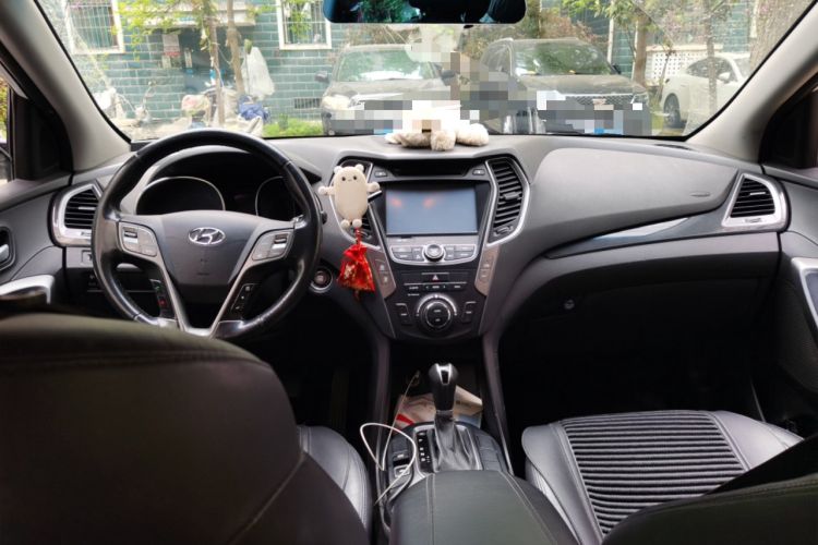 Used Hyundai Santa Fe 2015 2.0T Automatic Two-Wheel Drive Smart Version 5 Seats Center Console