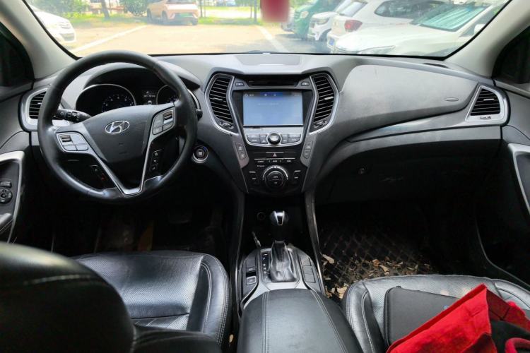 Used Hyundai Santa Fe 2015 2.0T Automatic Two-Wheel Drive Smart Version 5 Seats Center Console