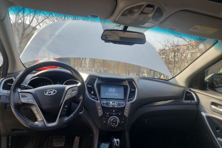 Used Hyundai Santa Fe 2015 2.0T Automatic Two-Wheel Drive Smart Version 5 Seats Center Console