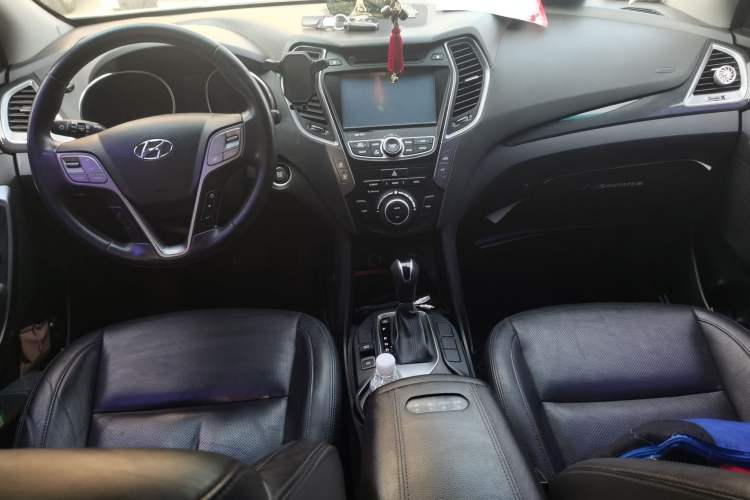 Used Hyundai Santa Fe 2015 2.4L Automatic All-Wheel Drive Smart Version 5 Seats Center Console