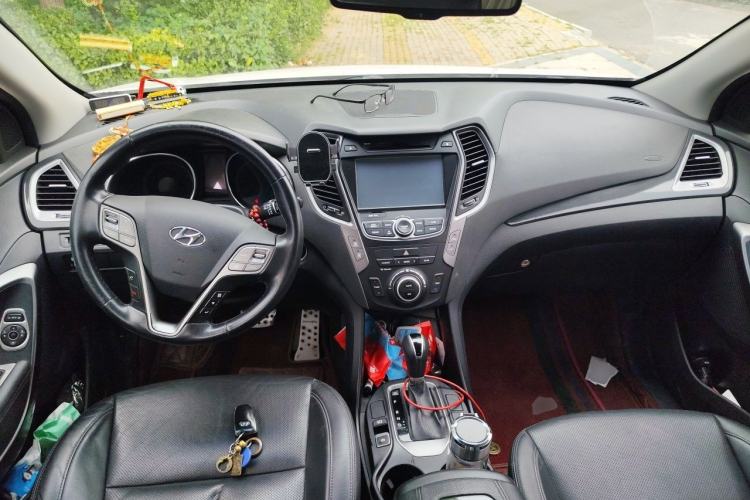 Used Hyundai Santa Fe 2015 2.4L Automatic All-Wheel Drive Smart Version 5 Seats Center Console