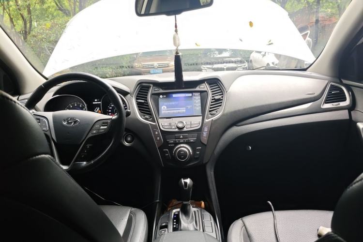 Used Hyundai Santa Fe 2015 2.4L Automatic Two-Wheel Drive Smart Version 5 Seats Center Console