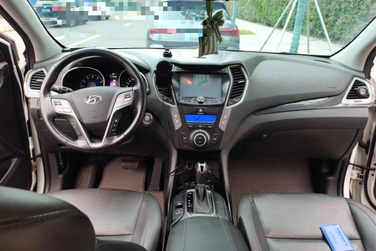 Used Hyundai Santa Fe 2015 2.4L Automatic Two-Wheel Drive Smart Version 5 Seats Center Console