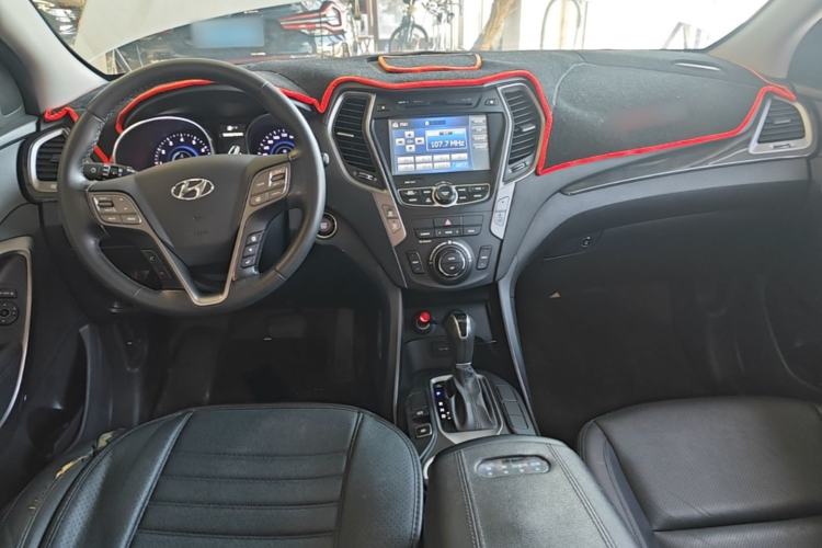 Used Hyundai Santa Fe 2015 2.4L Automatic All-Wheel Drive Smart Version 5 Seats Center Console