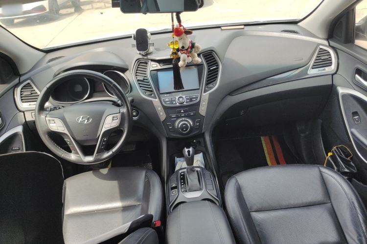 Used Hyundai Santa Fe 2015 2.0T Automatic Two-Wheel Drive Smart Version 5 Seats Center Console