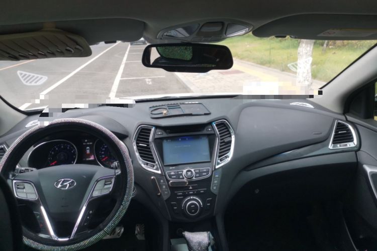 Used Hyundai Santa Fe 2015 2.0T Automatic 4x4 Smart 7-Seater Center Console