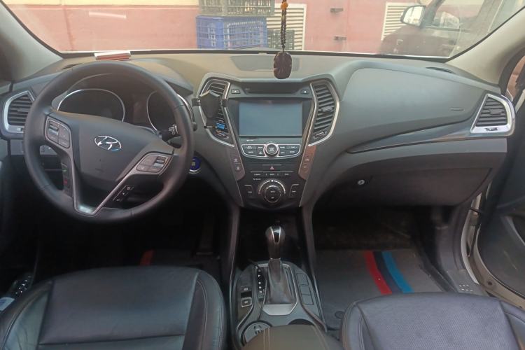 Used Hyundai Santa Fe 2015 2.0T Automatic Two-Wheel Drive Smart Version 5 Seats Center Console