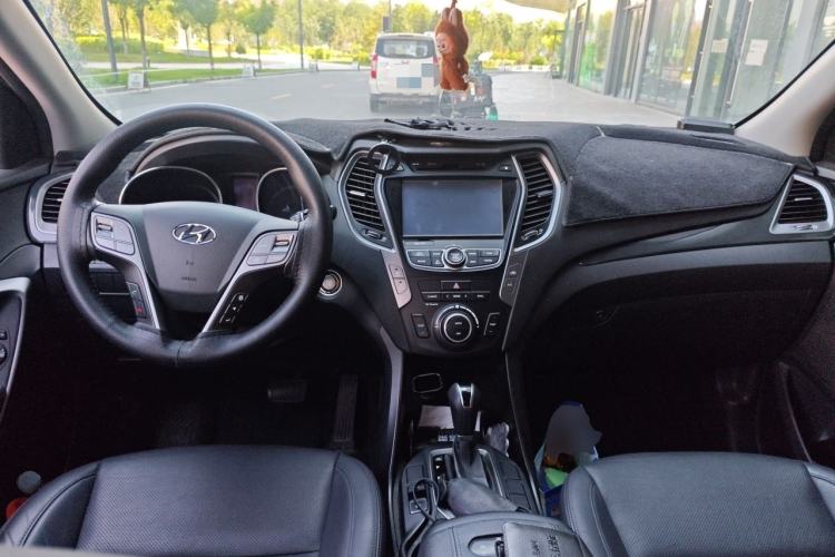 Used Hyundai Santa Fe 2015 2.0T Automatic All-Wheel Drive Smart Version 5 Seats Center Console
