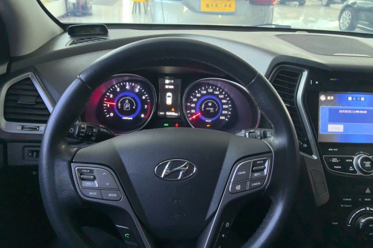 Used Hyundai Santa Fe 2015 2.0T Automatic All-Wheel Drive Smart Version 5 Seats Center Console