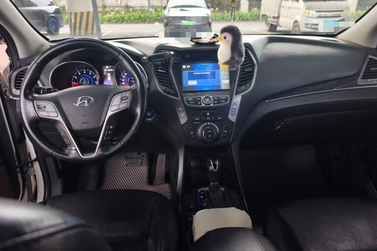 Used Hyundai Santa Fe 2015 2.0T Automatic Two-Wheel Drive Smart Version 5 Seats Center Console