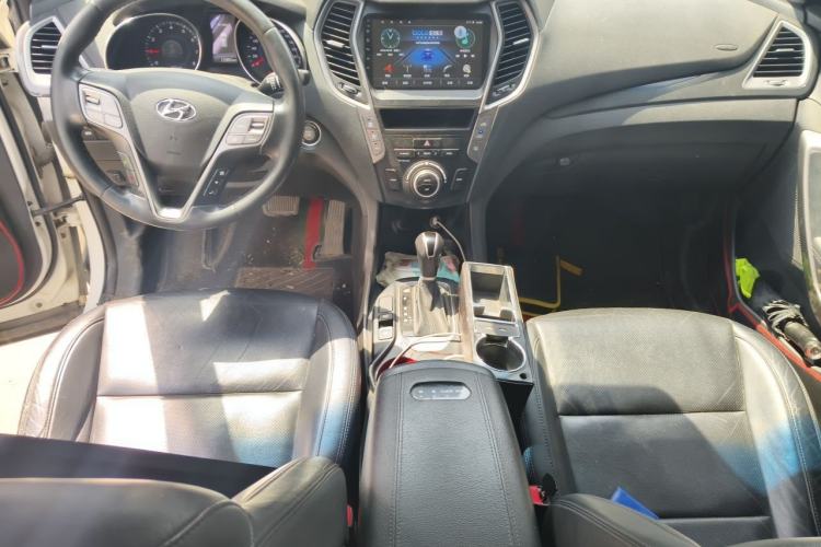 Used Hyundai Santa Fe 2015 2.0T Automatic 4x4 Smart 7-Seater Center Console