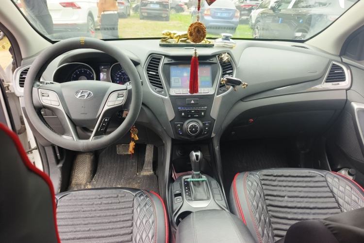 Used Hyundai Santa Fe 2015 2.0T Automatic Two-Wheel Drive Comfort Version 5 Seats Center Console