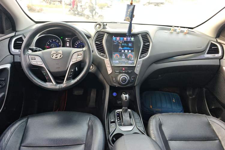 Used Hyundai Santa Fe 2015 2.0T Automatic Two-Wheel Drive Smart Version 5 Seats Center Console