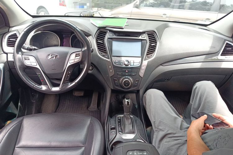 Used Hyundai Santa Fe 2015 2.0T Automatic All-Wheel Drive Smart Version 5 Seats Center Console
