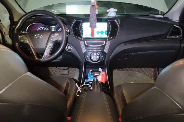 Used Hyundai Santa Fe 2015 2.4L Automatic Two-Wheel Drive Smart Version 5 Seats Center Console