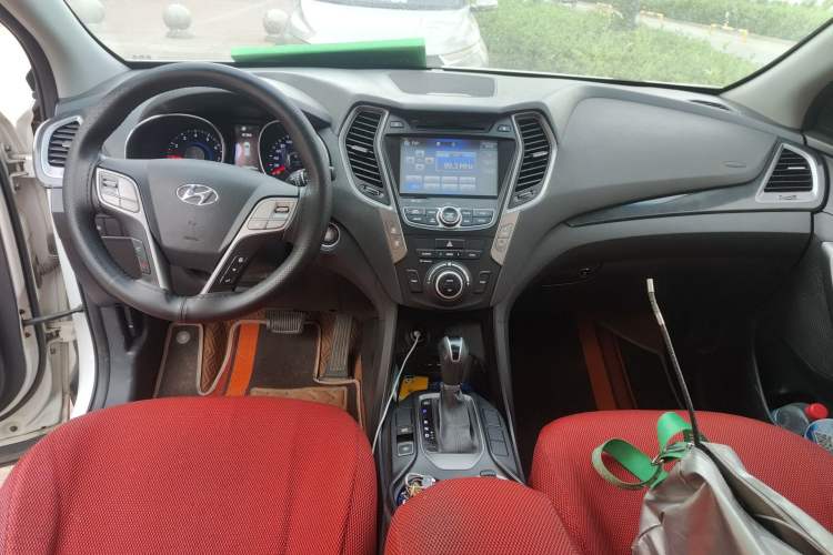 Used Hyundai Santa Fe 2015 2.0T Automatic Two-Wheel Drive Smart Version 5 Seats Center Console