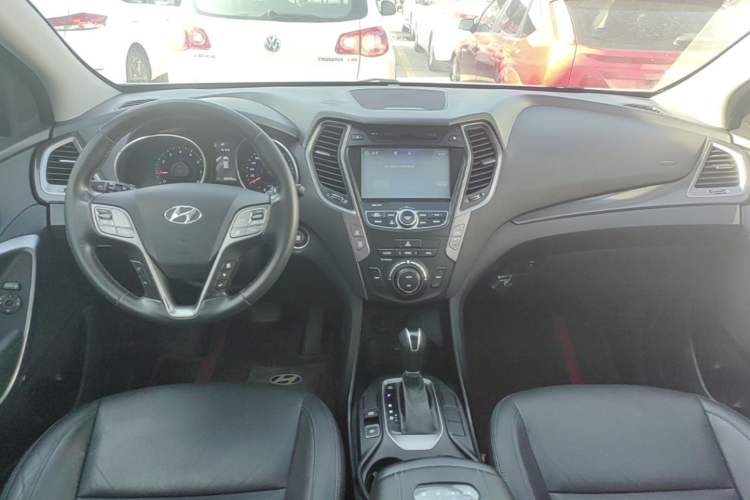 Used Hyundai Santa Fe 2015 2.4L Automatic All-Wheel Drive Smart Version 5 Seats Center Console